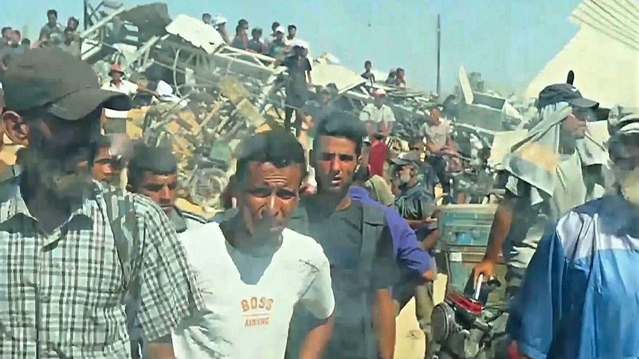 Warnschüsse bei UN-Konvoi: Hungernde in Gaza stürmen Hilfstransport