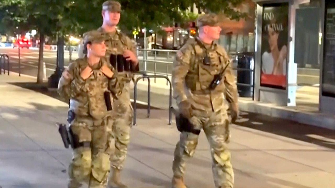 Gewehre mitten in Washington: Trump lässt Nationalgarde bewaffnen