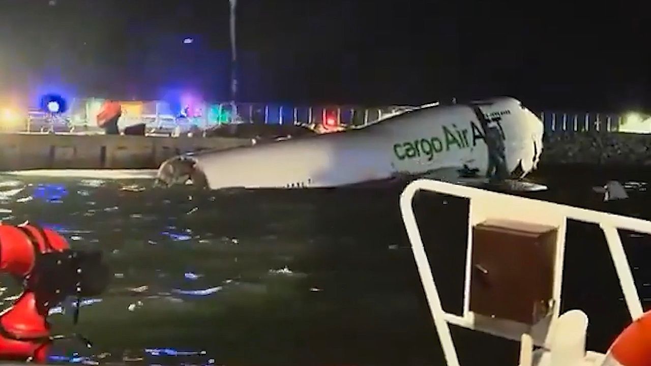 Video: Emirates Boeing 747 cargo plane overshoots runway in Hong Kong, 2 ground workers killed
