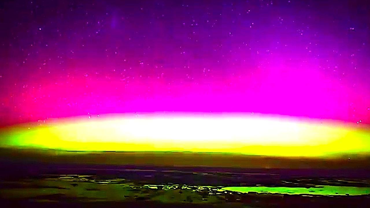 Farbenspiel-Naturspektakel-sorgt-f-r-Lichtershow-an-Australiens-Himmel