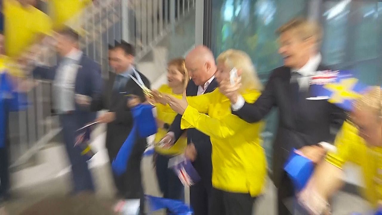 Hunderte Menschen stehen Schlange: IKEA öffnet erstmals in Neuseeland