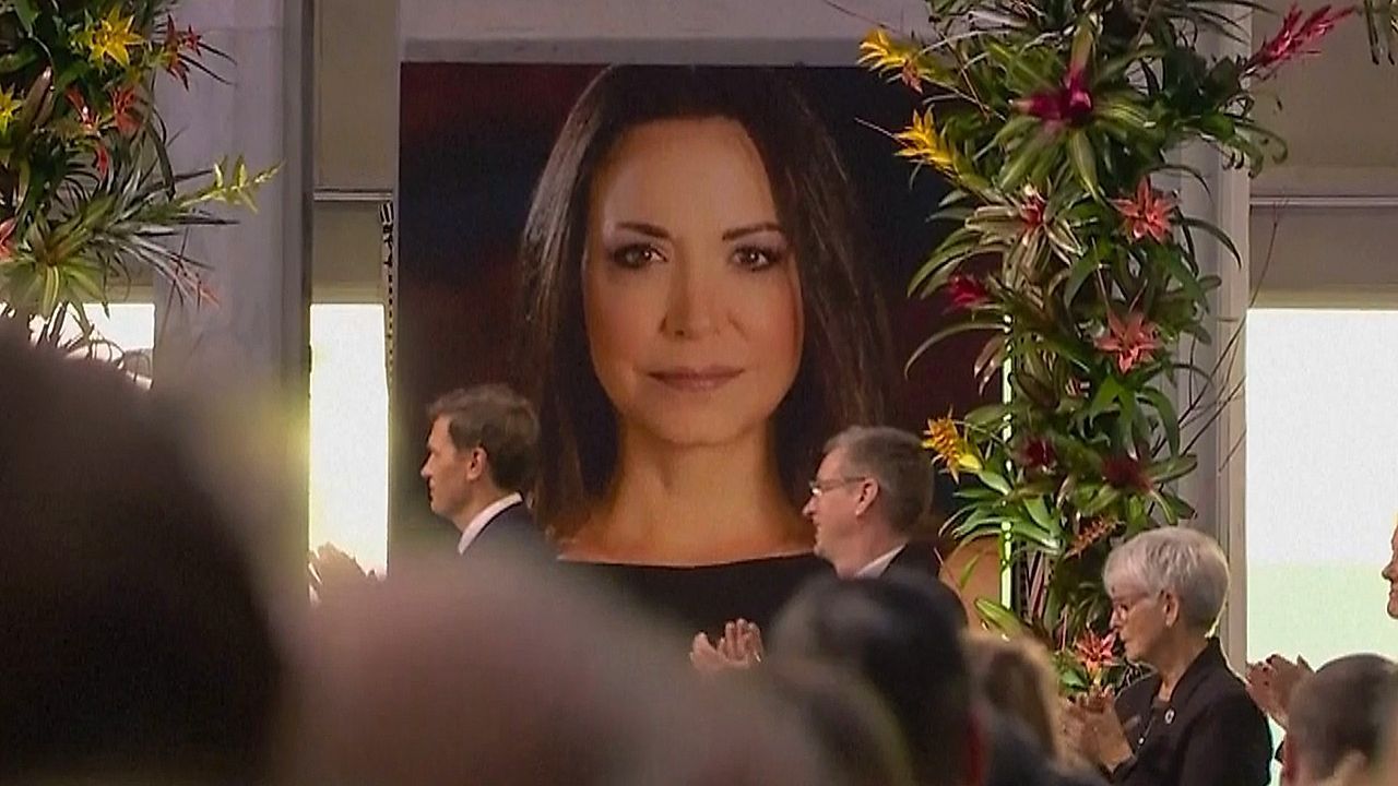 Video: Tochter nimmt Friedensnobelpreis entgegen: Machado fehlt bei Verleihung in Oslo