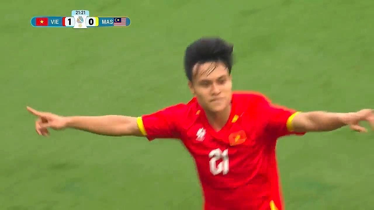 Vietnam defeat Malaysia 2-0 in Group B decider to reach SEA Games men's soccer knockout round
