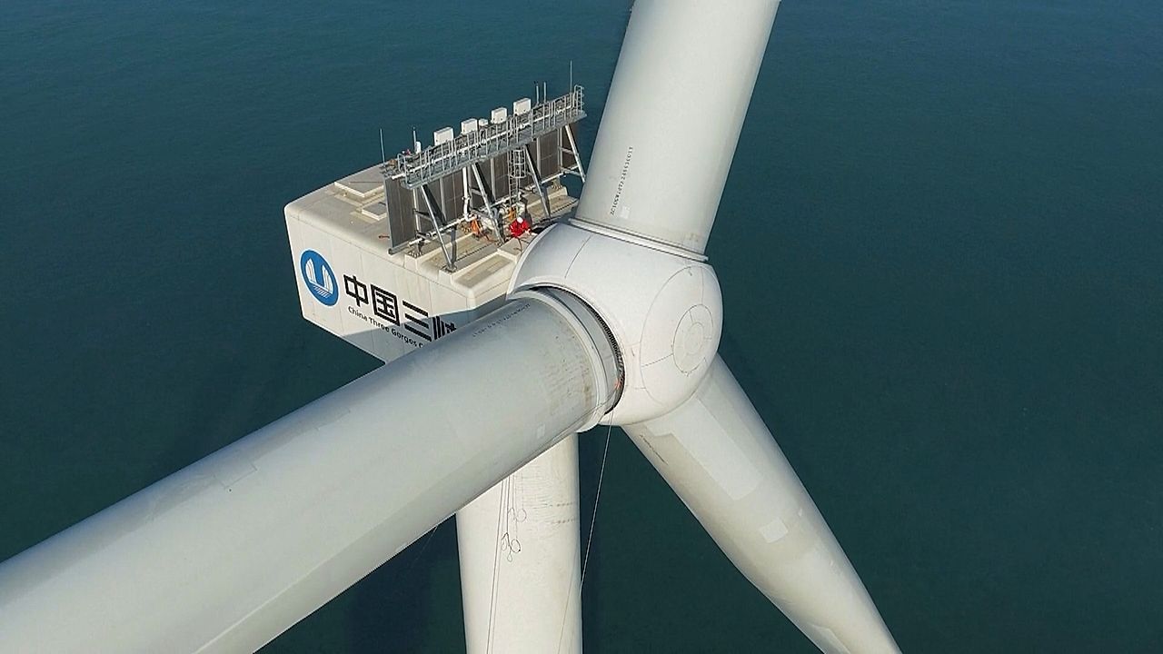 Video: 80 Millionen Kilowattstunden Strom: Weltweit erste Megawatt-Windturbine vor China installiert