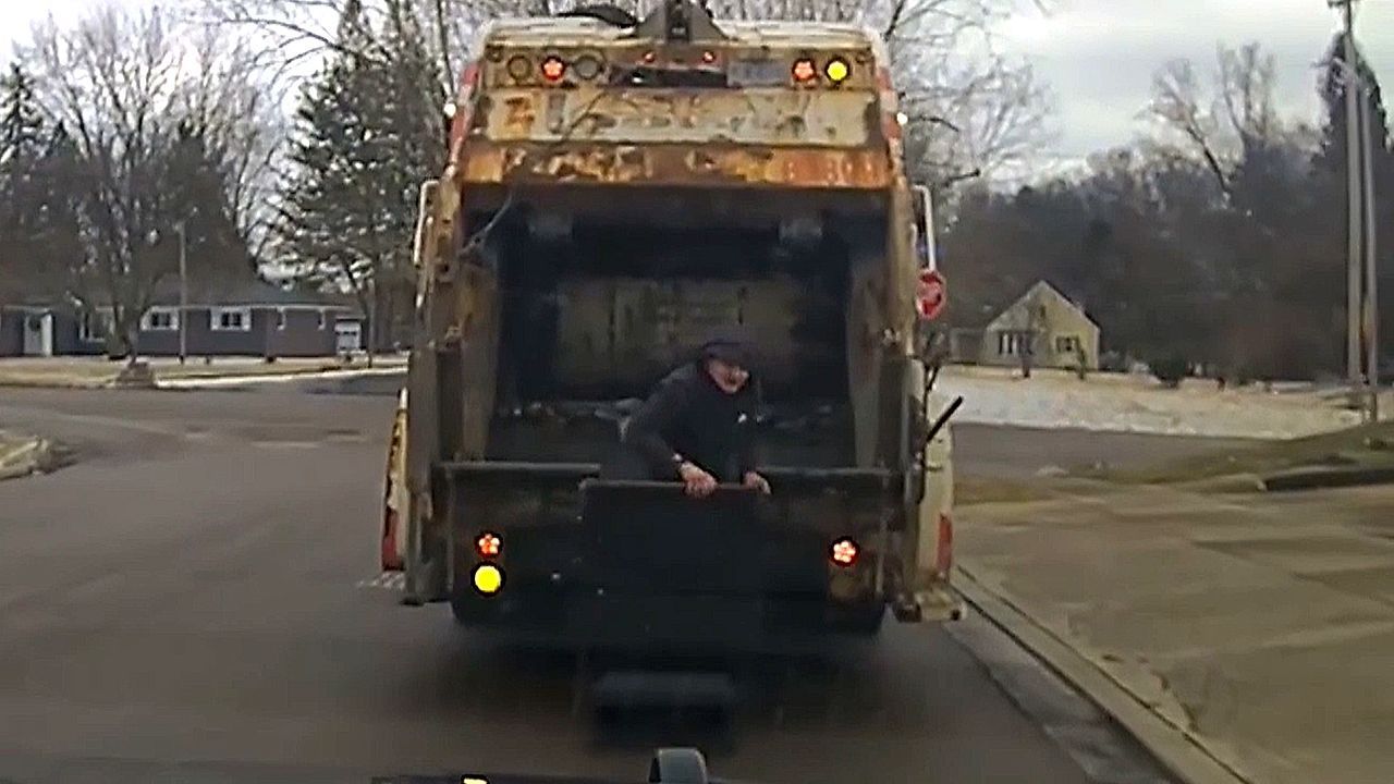 Video: Suspect nicknamed 'Oscar the Grouch' after hiding in garbage can in Ohio