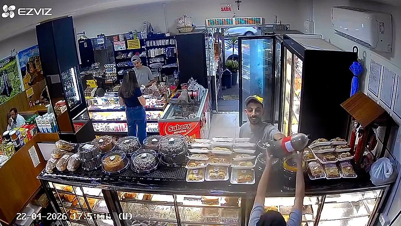Video: Eiskalte Explosion: Gefrorene Flasche platzt in Bäckerei