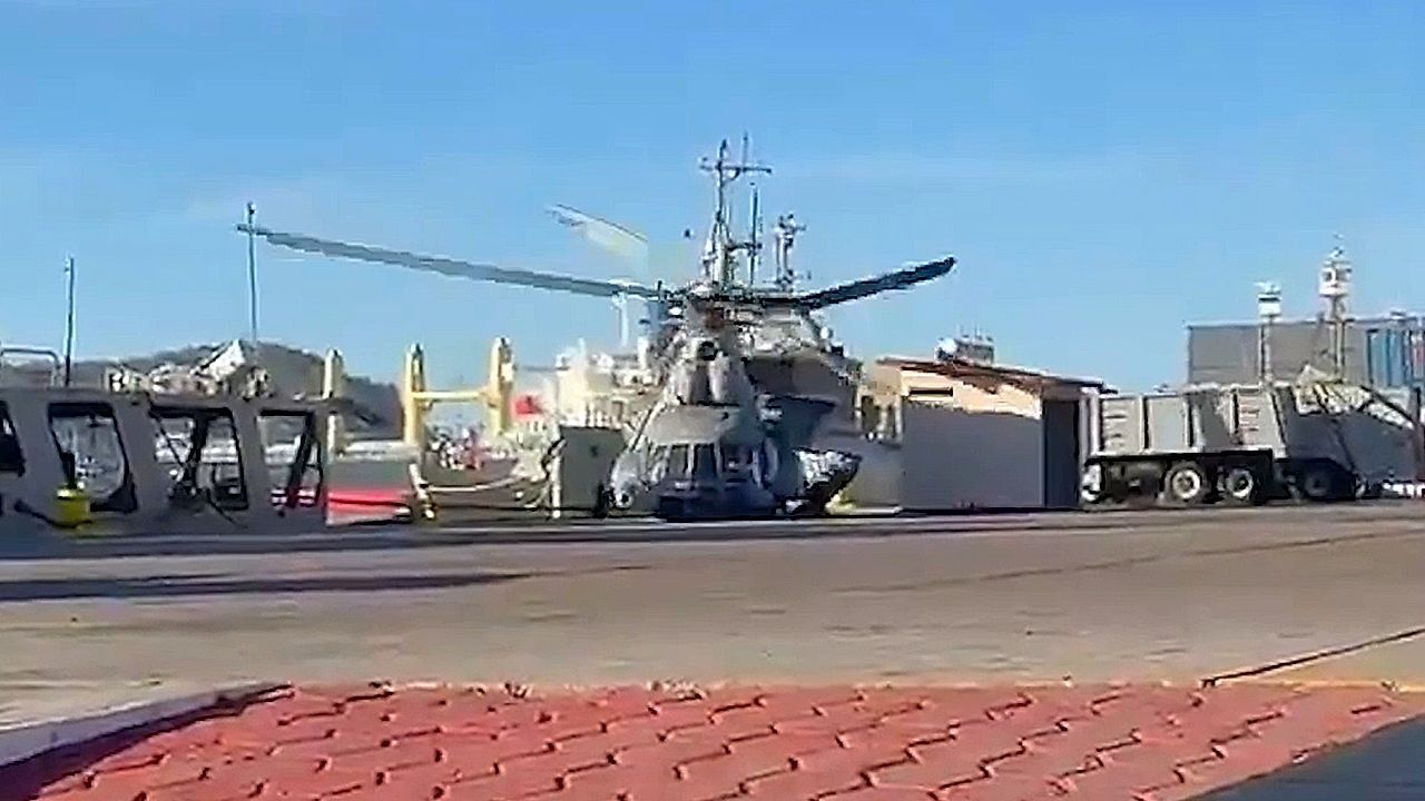 Video: Triebwerksausfall kurz nach dem Start: Mexikanischer Marine-Helikopter landet hart