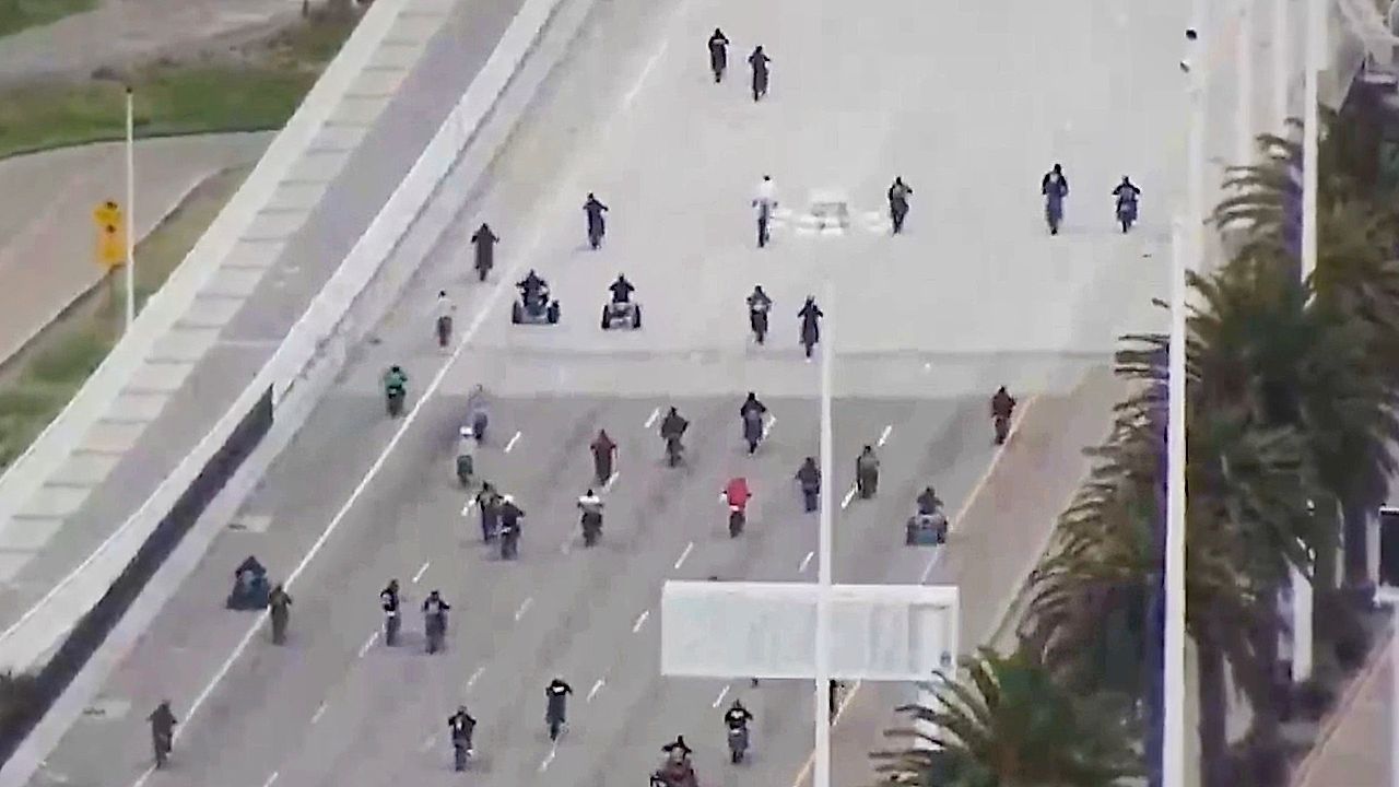 Video: Großeinsatz: Polizei beendet illegale Biker-Aktion auf der Bay Bridge