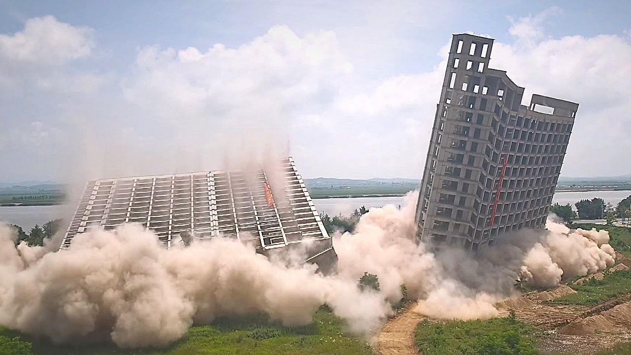 Video: Sprengung in China: Zwei unfertige Hochhäuser werden dem Erdboden gleichgemacht