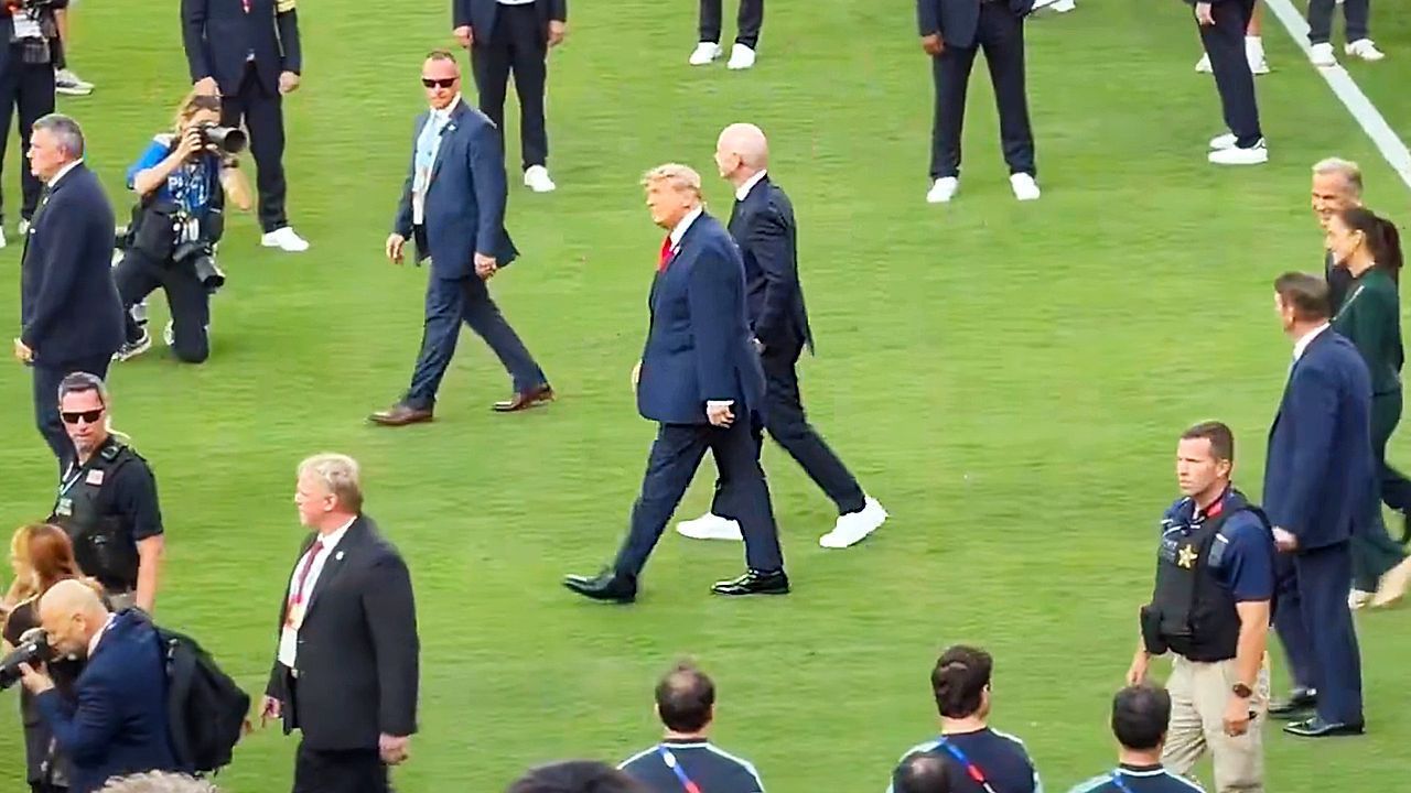 Video: Laute Pfiffe: Trump bei WM-Siegerehrung in New Jersey ausgebuht