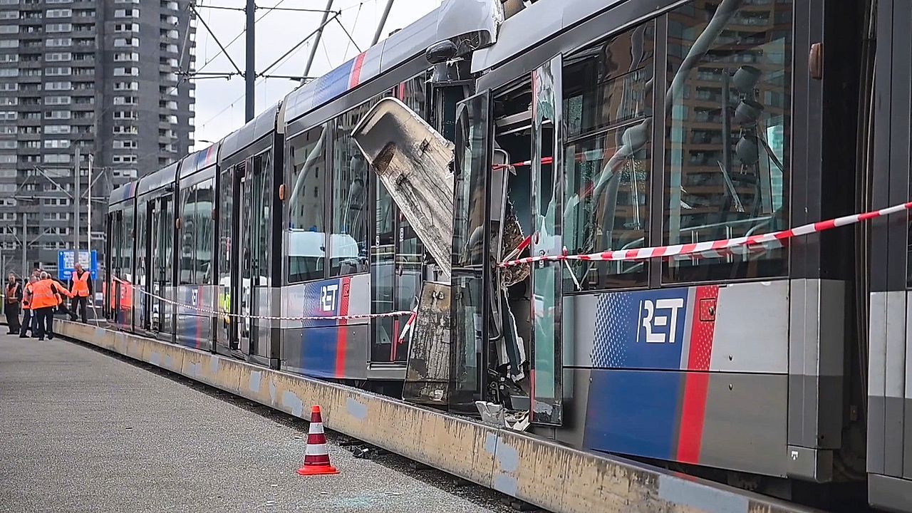 Video: Straßenbahnen kollidieren: Schwerer Unfall in Rotterdam fordert 15 Verletzte