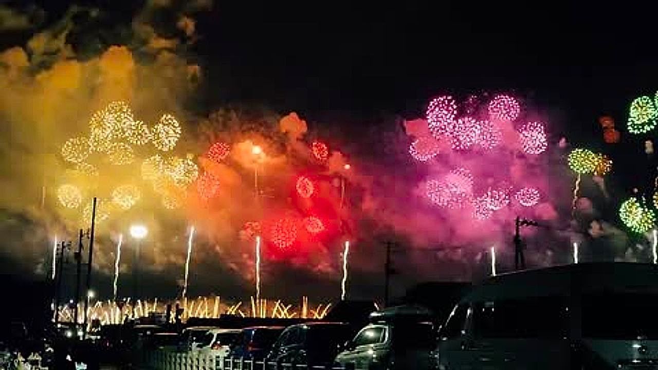 Video: 20,000 fireworks light up Japan's Shinano River at one of the country's greatest annual displays