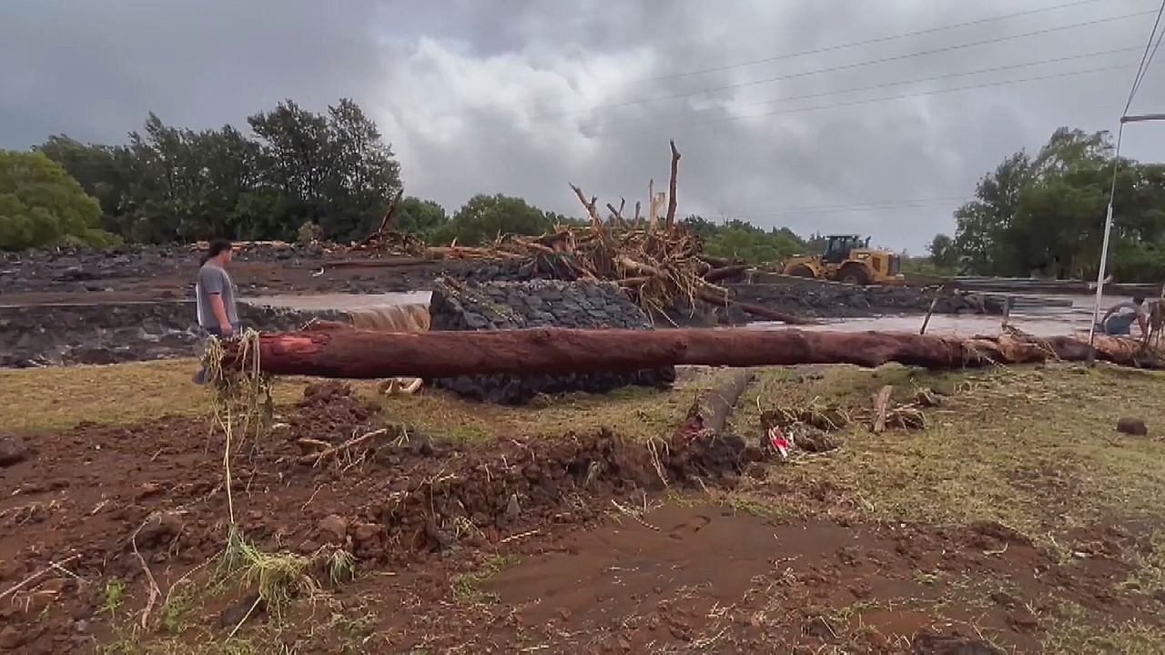 Video: Highway-Kollaps nach Hurrikan „Lala“: Tausende auf Hawaii eingeschlossen