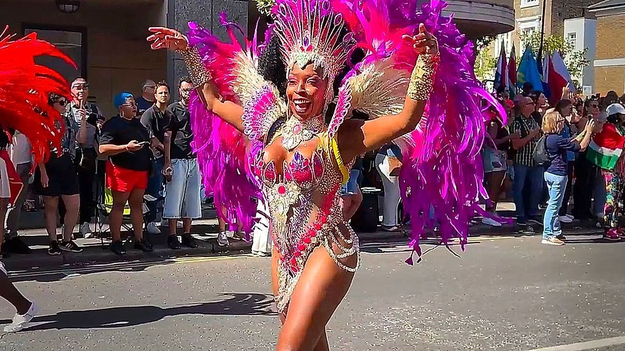 Video: Sechs Jahrzehnte Karneval: Millionen feiern in Notting Hill