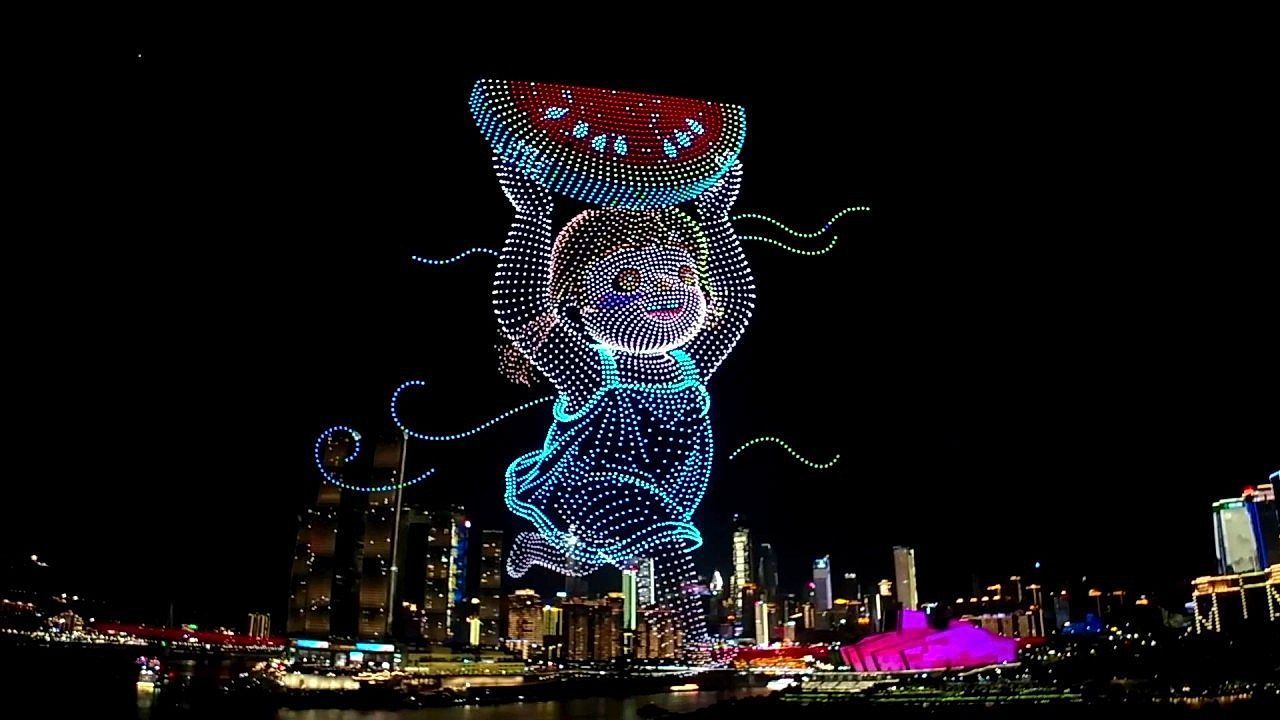 Video: Lichtspektakel aus tausenden Drohnen: Choreografie erhellt Nacht über Chongqing