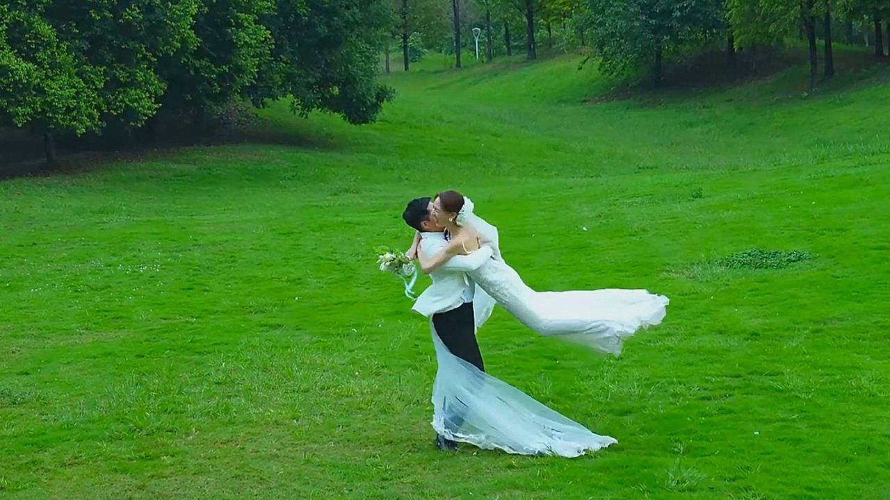 Video: Groom loses balance while spinning bride through the air during photo shoot