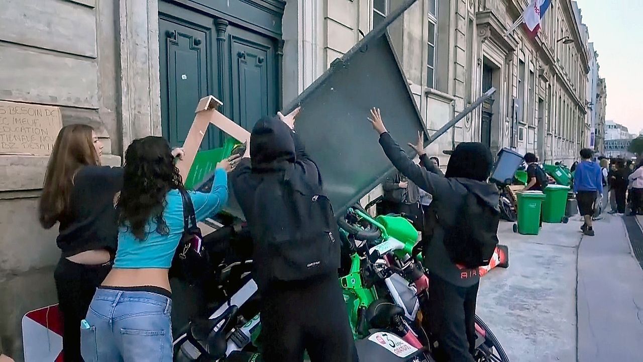 Video: Gewalt bei Schulprotesten in Frankreich: Mehr als 160 Festnahmen