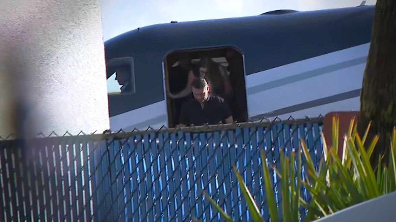 Bolsonaro and family lands in Miami, swarmed by media