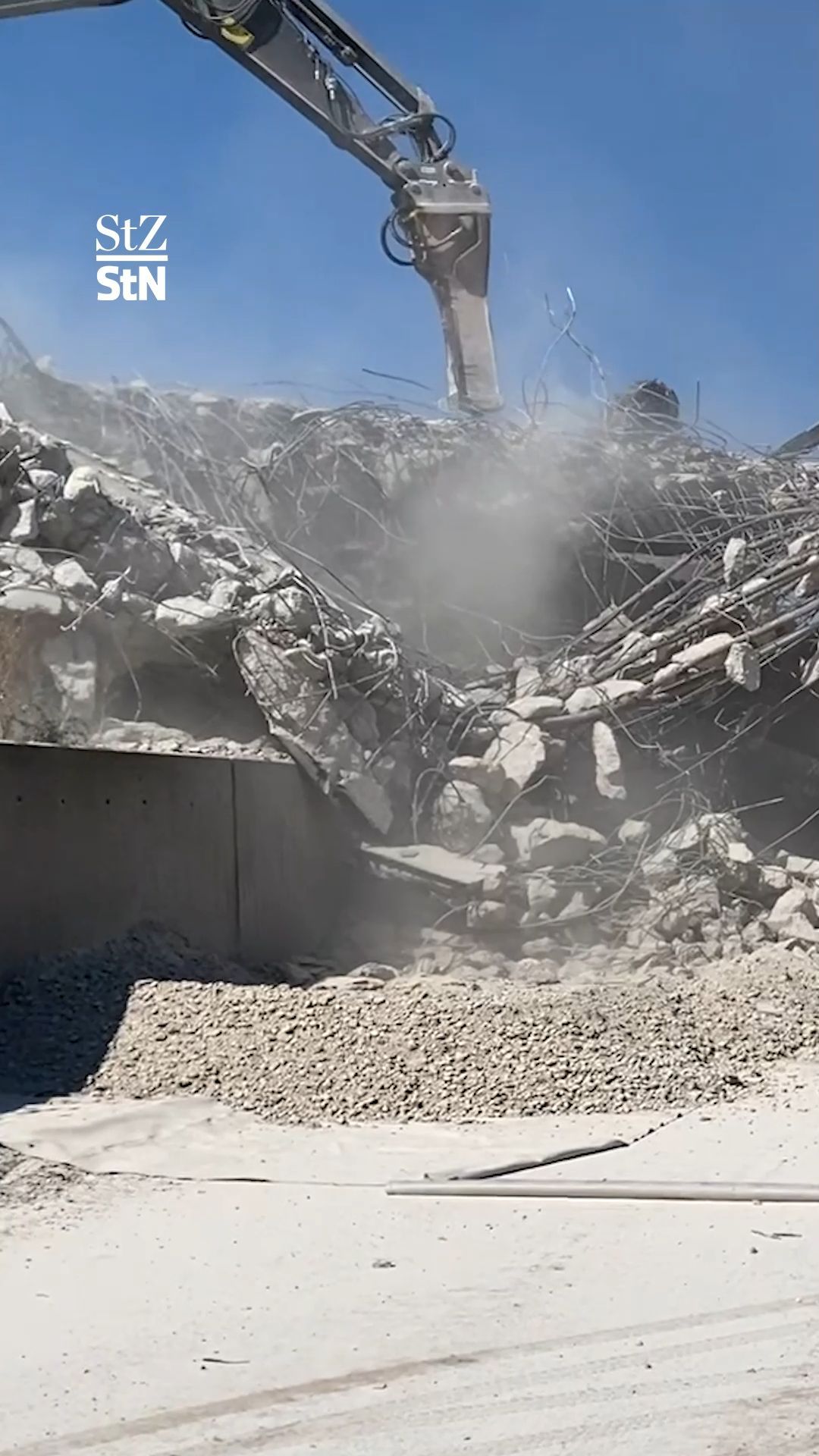 Video: Brücke über A 81 zwischen Sindelfingen und Böblingen wird abgerissen