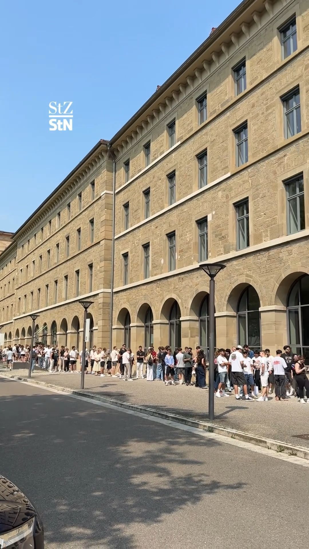 Video: Riesen-Schlange bei Stuttgarter Influencer
