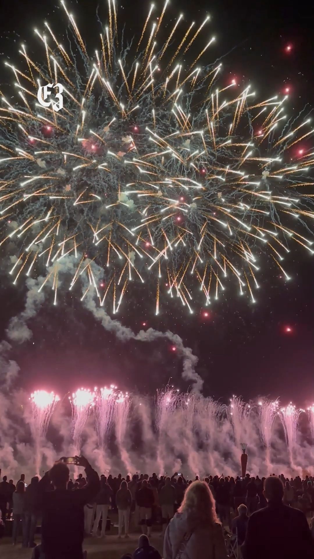 Video: Spektakuläres Feuerwerk: Die Flammenden Sterne in Ostfildern