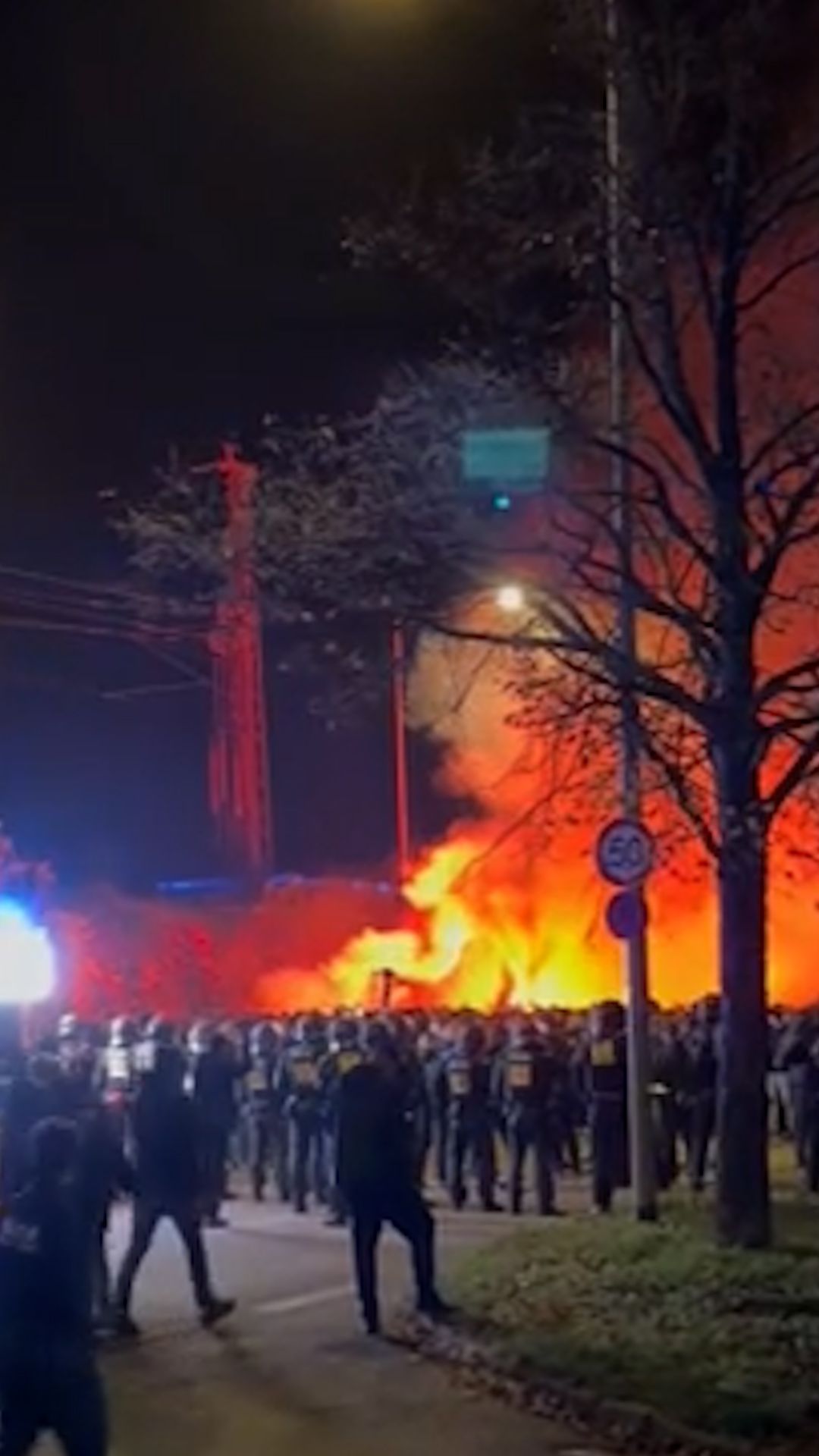 Pyro, Böller, Randale: Feyenoord-Fans ziehen durch Stuttgart