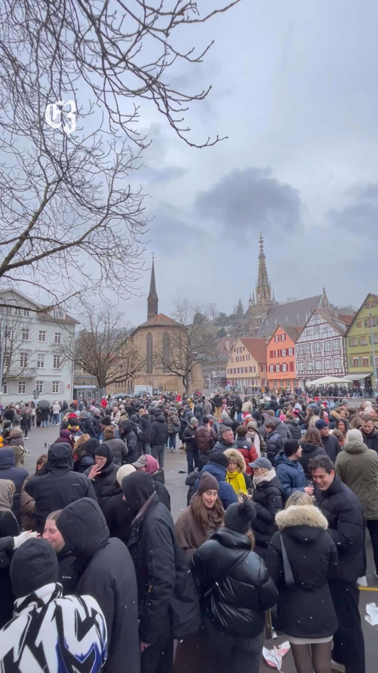 Video: Tausende in Esslingen: Heiliger Vormittag ist lokale Tradition