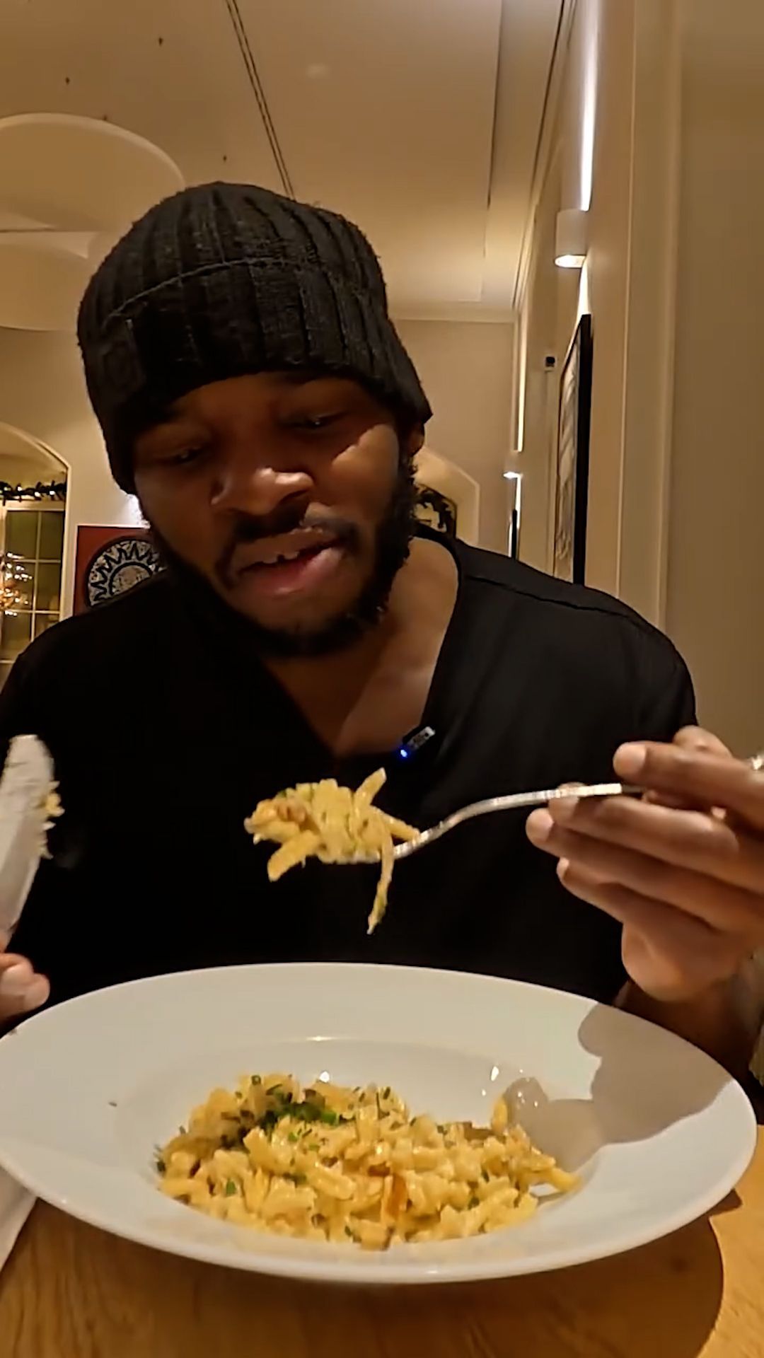 Video: US-amerikanischer Food-Influencer testet schwäbisches Essen in Stuttgart