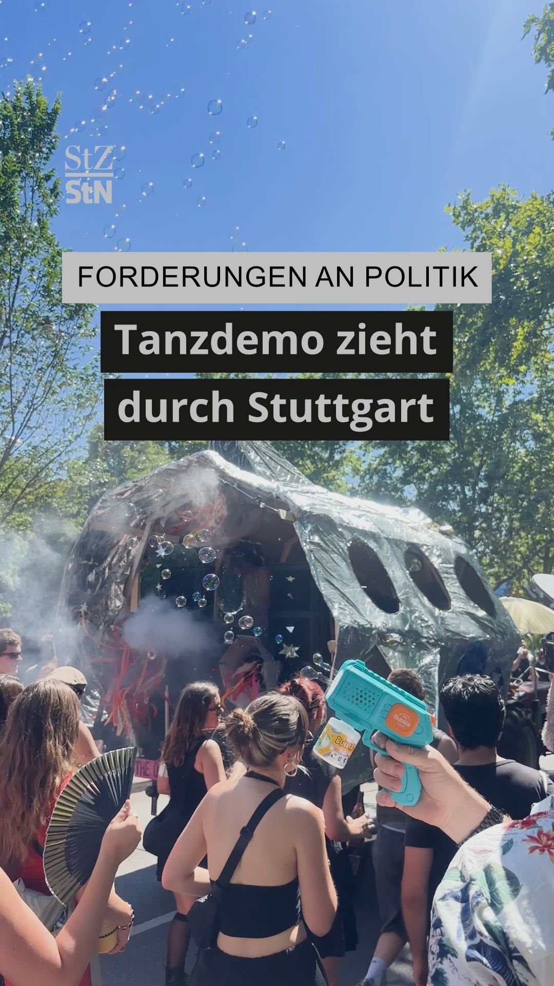 Video: Rund 3000 Menschen bei Tanzdemo in Stuttgart