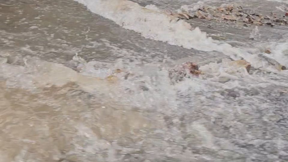 Video: Wasserrohrbruch: Überflutete Straßen in Stuttgart