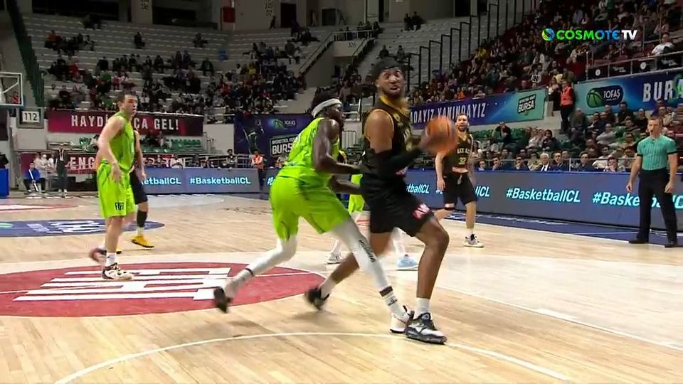 Μεγάλη άμυνα του Φλιώνη, τρομερό καλάθι Ακίλ Μίτσελ (VIDEO)