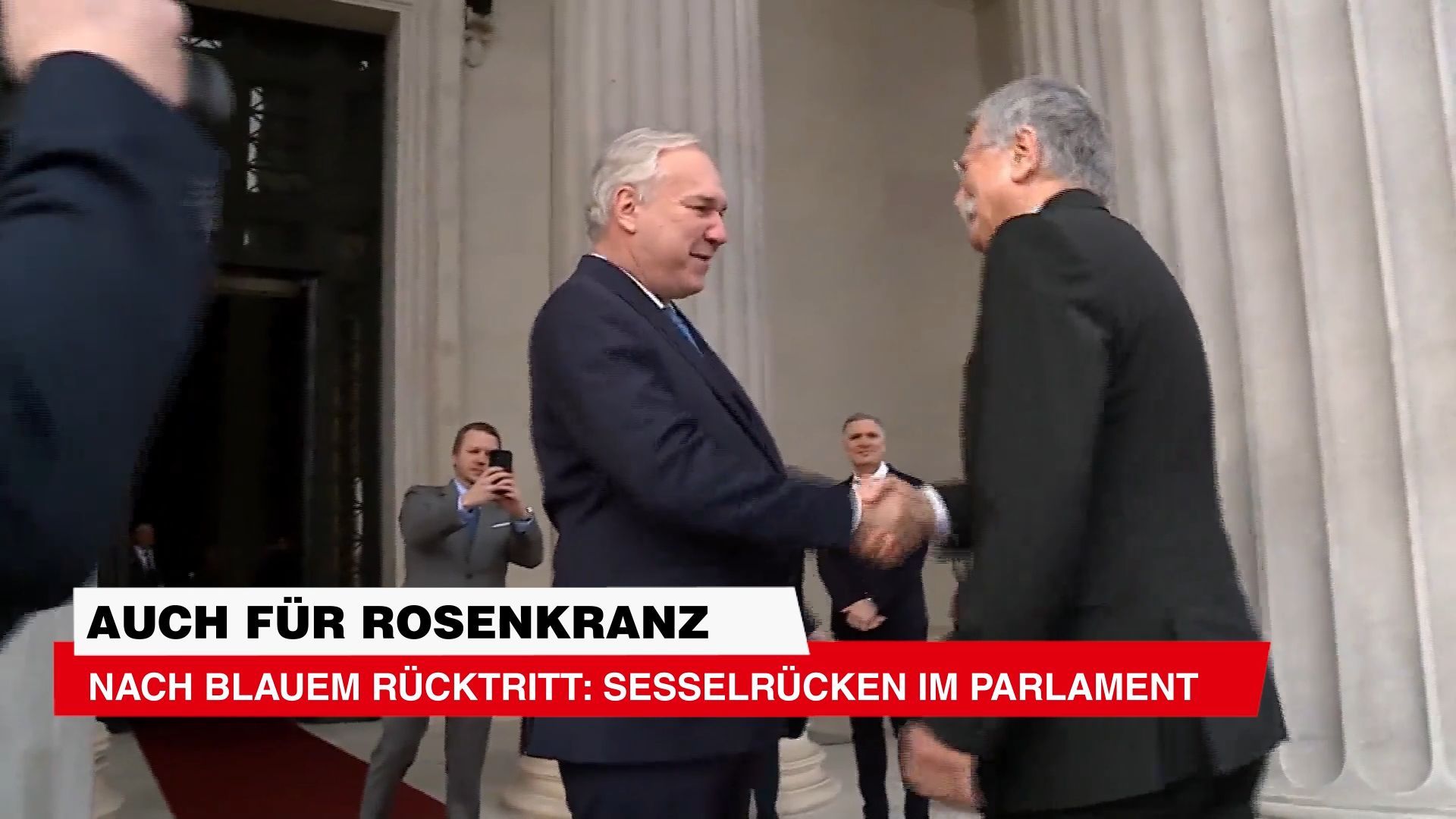 Video: Nach blauem Rücktritt: Sesselrücken im Parlament
