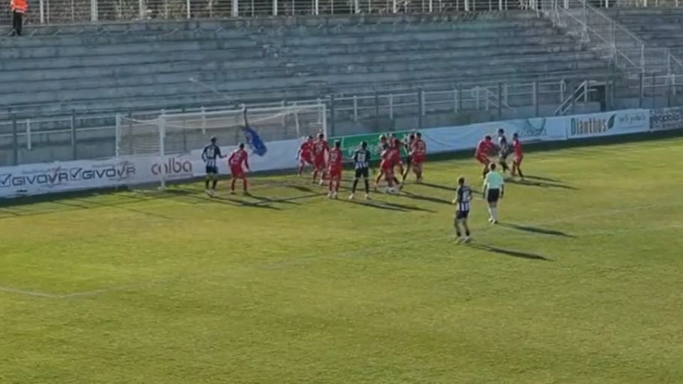 10 / 10: ΠΑΟΚ Β' - Καμπανιακός | Τεράστια επέμβαση από τον Γιακουμή σε κεφαλιά του Γρόσδη