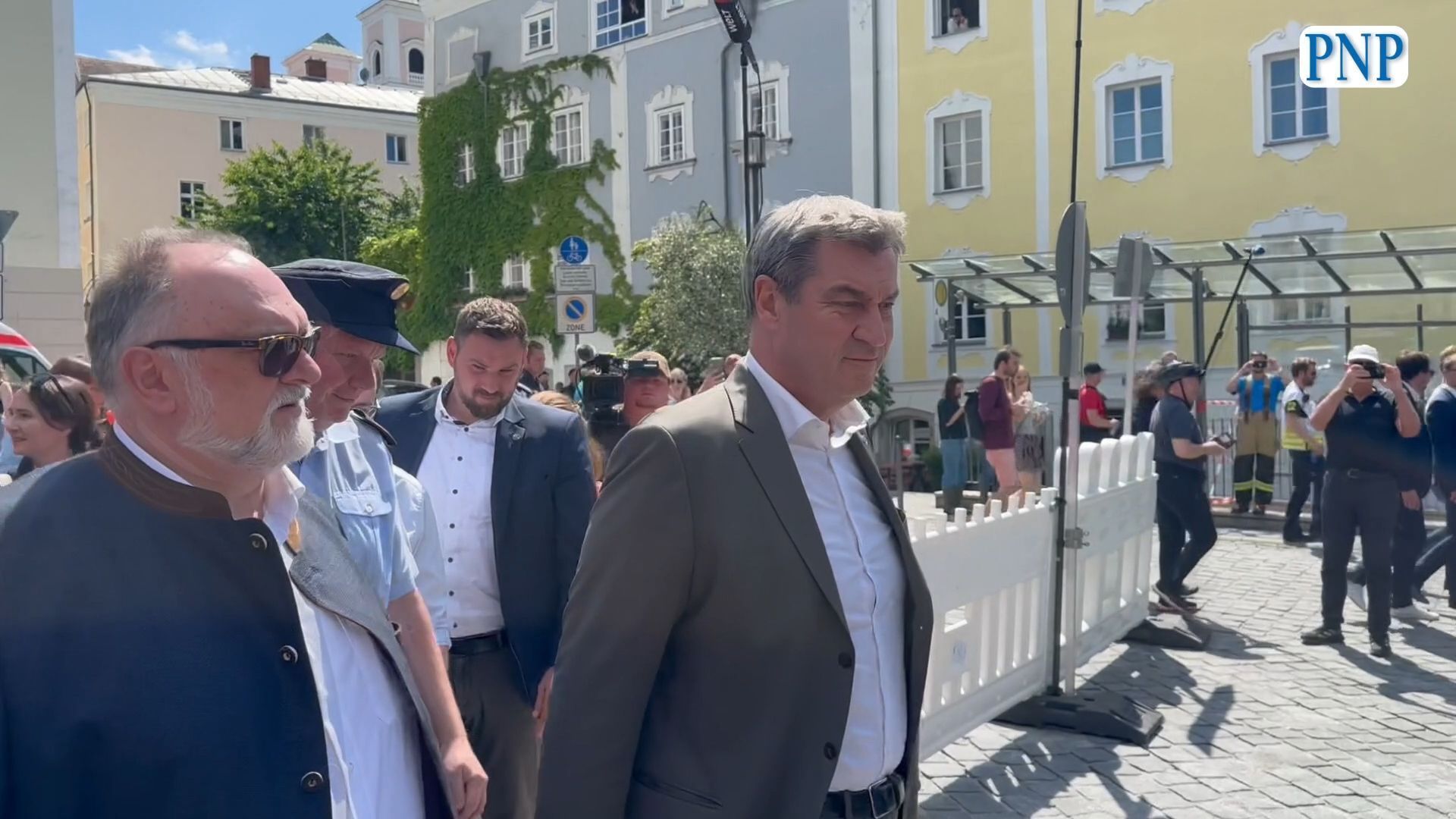 Ministerpräsident Söder informiert sich in Passau über Hochwasserlage