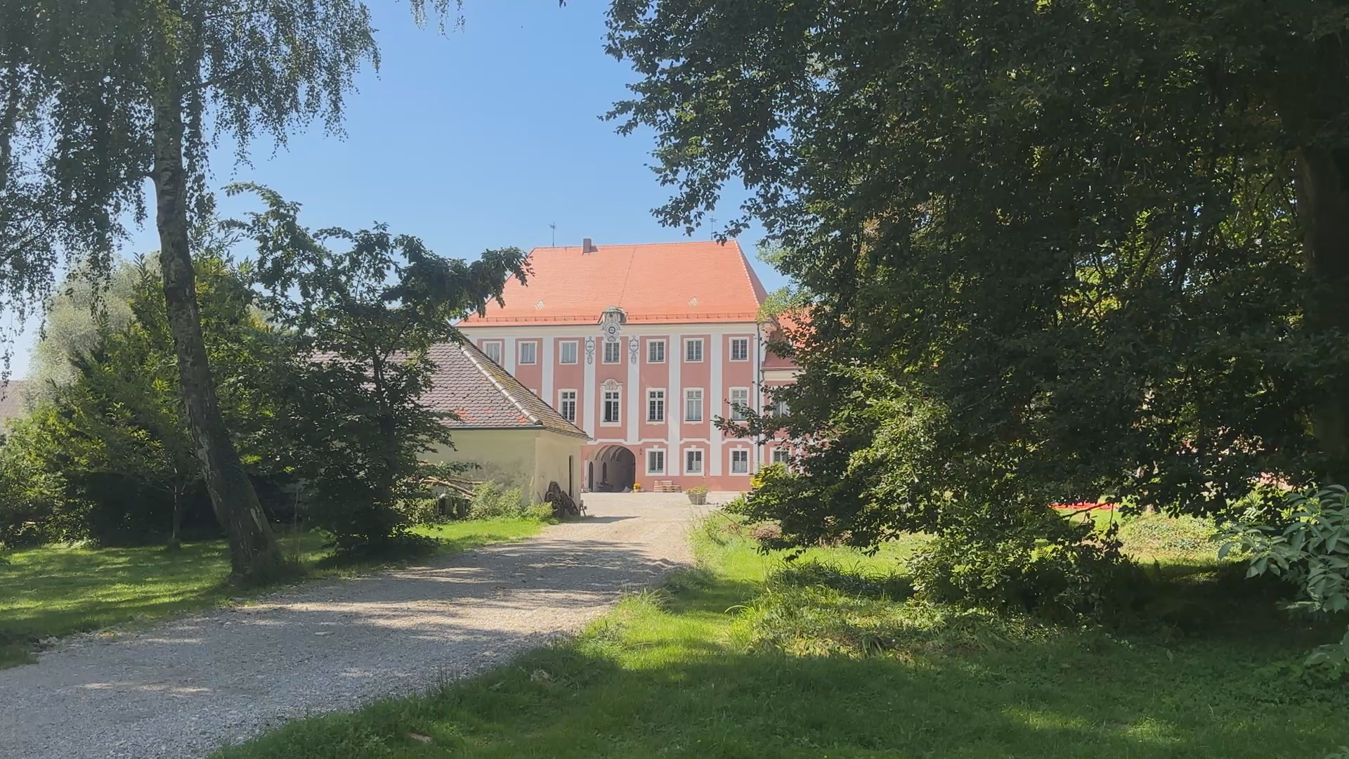 Video: Schloss Sinning erstrahlt neu – Einweihung nach Sanierung