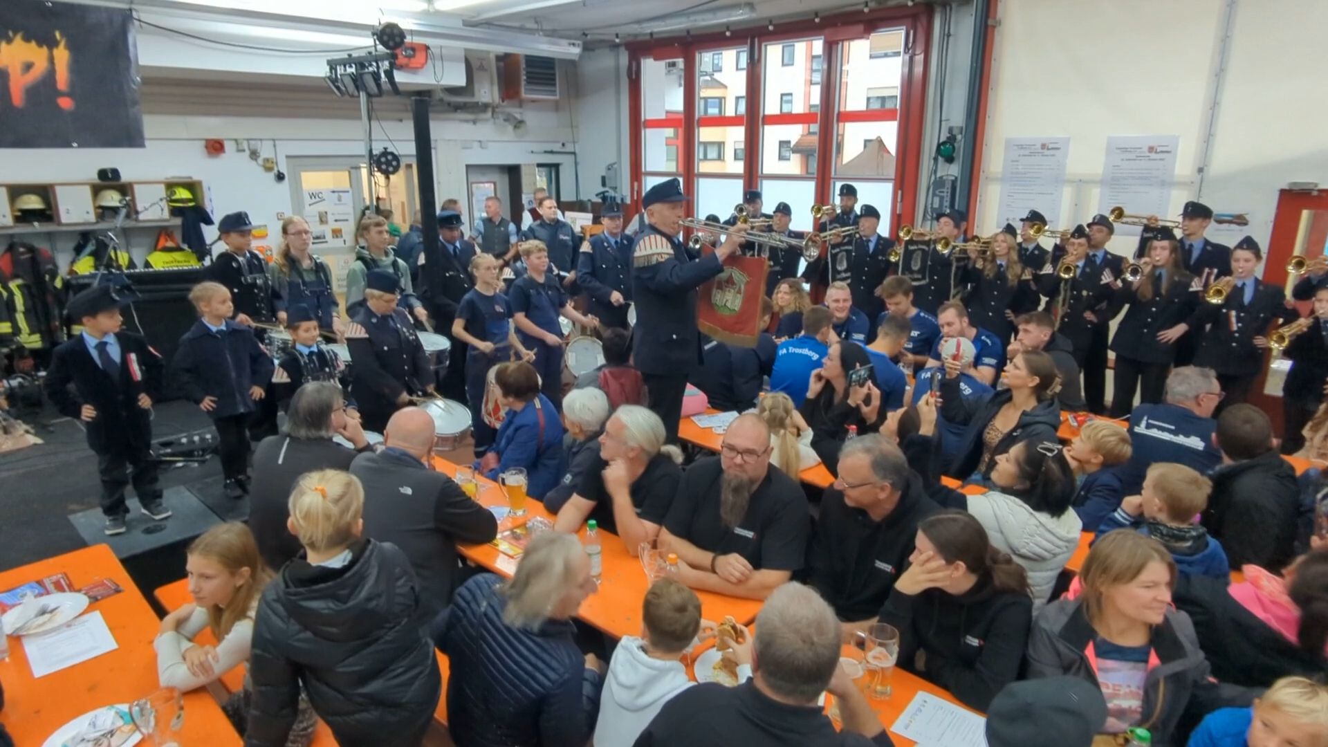 Video: Hallenfest der FFW Trostberg