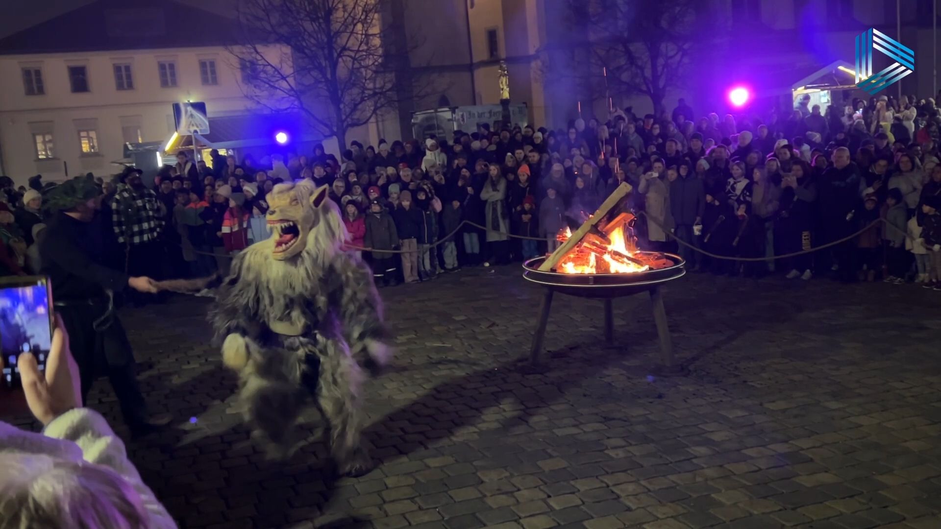 Video: Freyung – Spektakuläres Wolfaustreiben lockt tausende Besucher