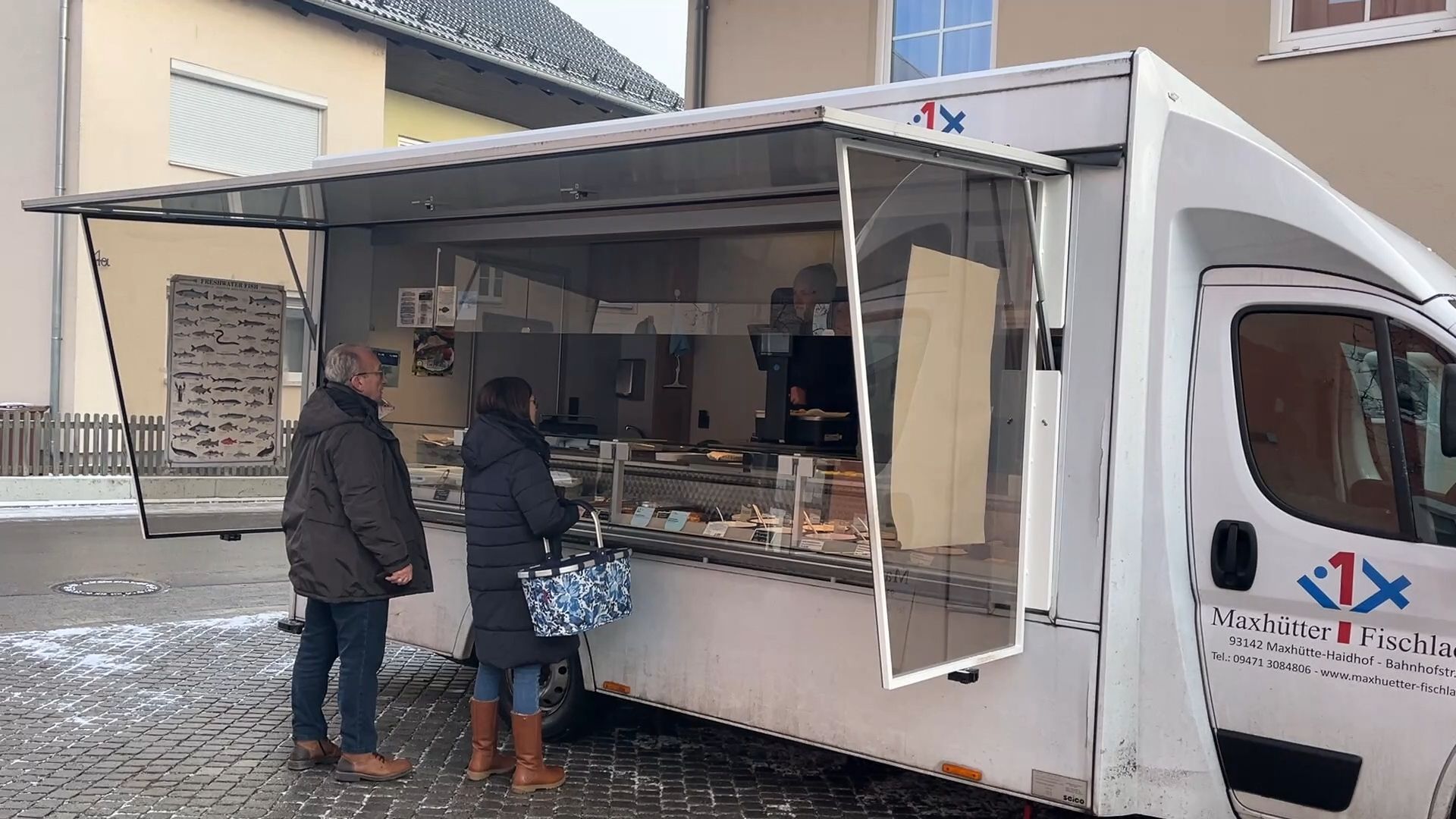 Video: Neuer Wochenmarkt in Langquaid