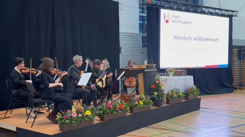 Video: Neutraubling feiert Doppel-Jubiläum mit Festakt