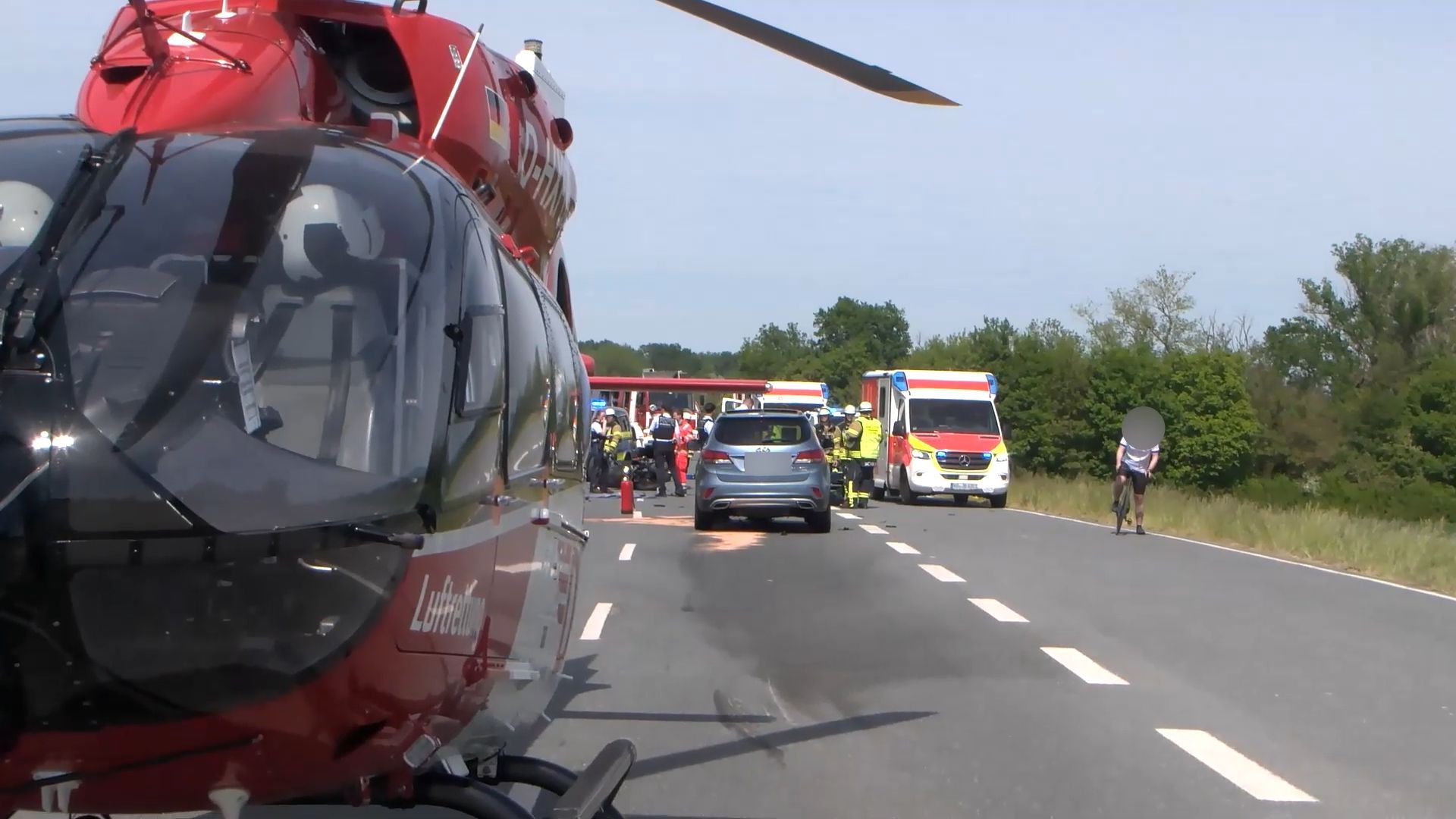 Video: Schwerer Unfall bei Hockenheim – Zwei Menschen lebensgefährlich verletzt