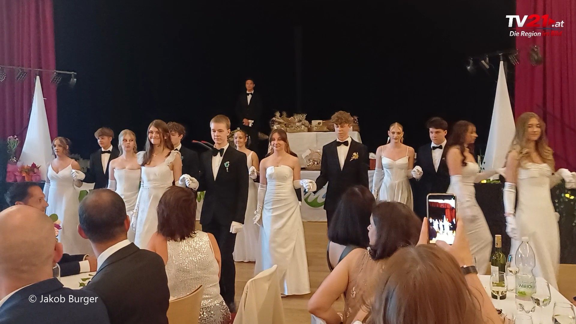 Video: Glanzvoller Schulball 2026 im ausverkauften Stadtsaal Groß‑Enzersdorf