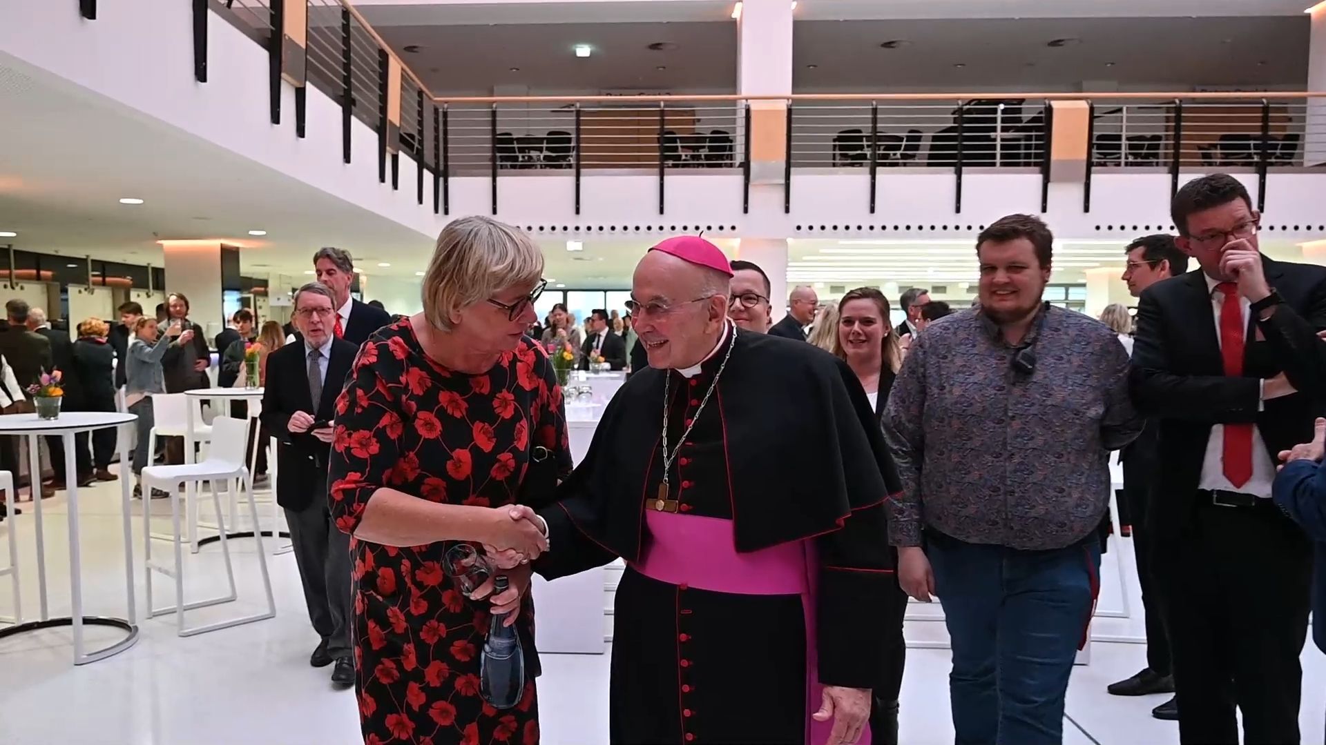 Video: Verabschiedung von Bischof Genn in der Halle Münsterland