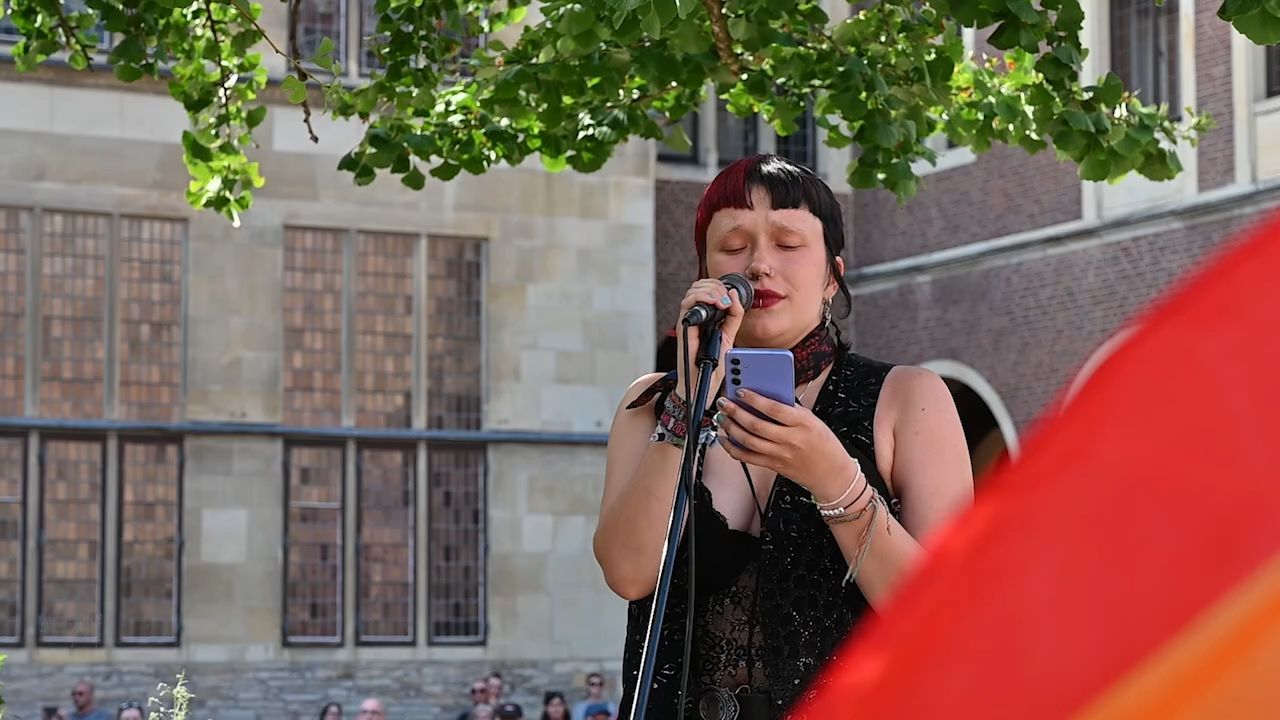 Video: Nach dem Anschlag auf den Berliner CSD - Gedenkveranstaltung in Münster