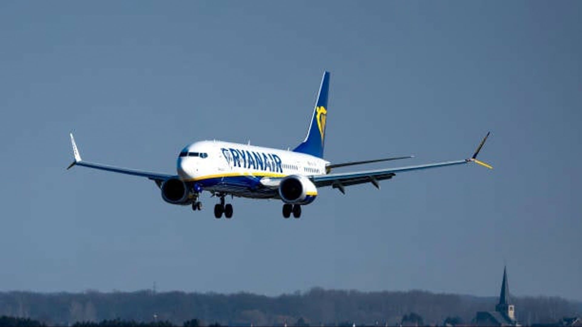 Video: Angst auf Ryanair-Flug Berlin-Mailand: Erzwungene Notlandung, verletzte Passagiere