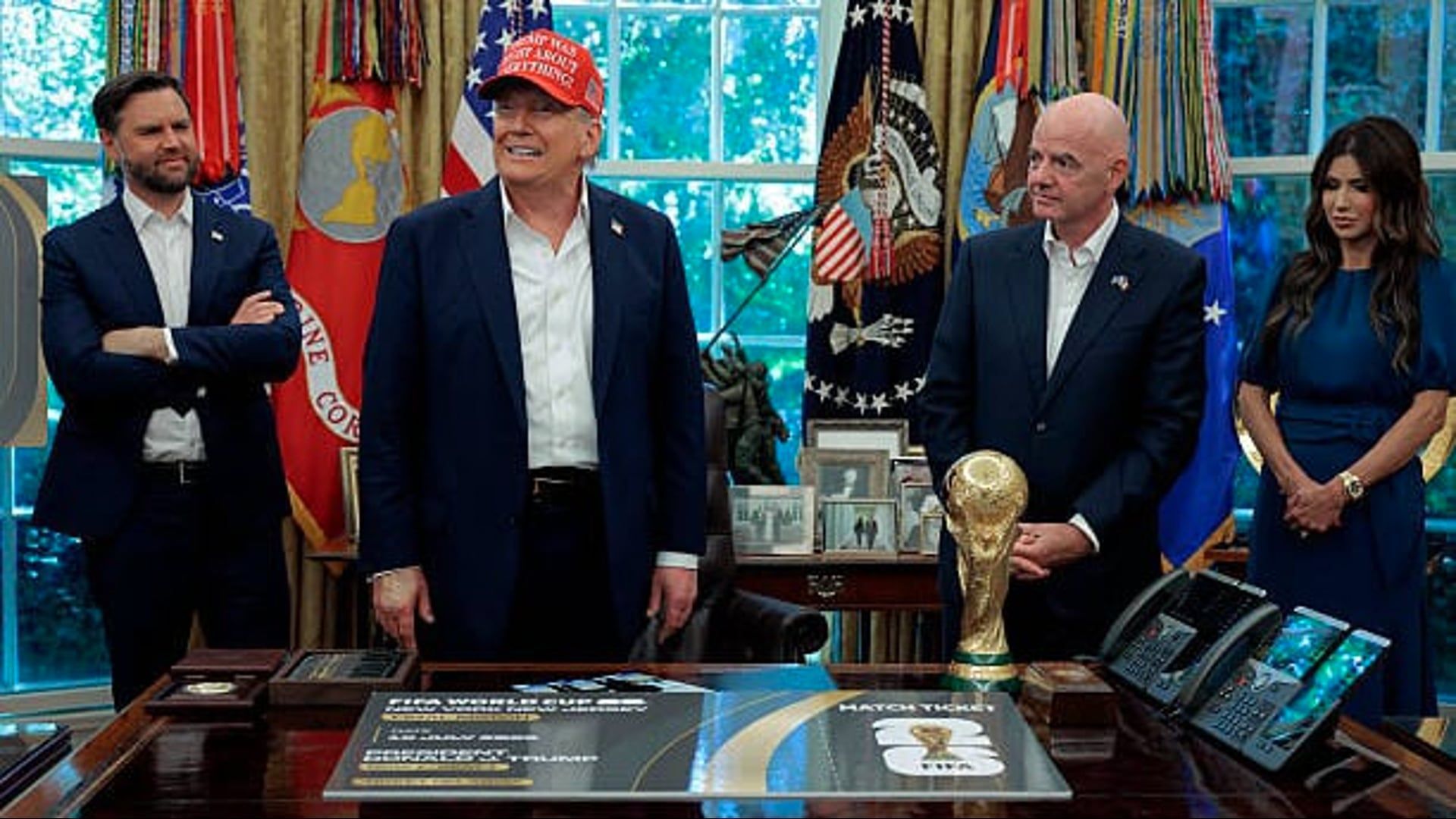 Video: Trumps Hand-Make-up löst Debatte über seinen Gesundheitszustand aus