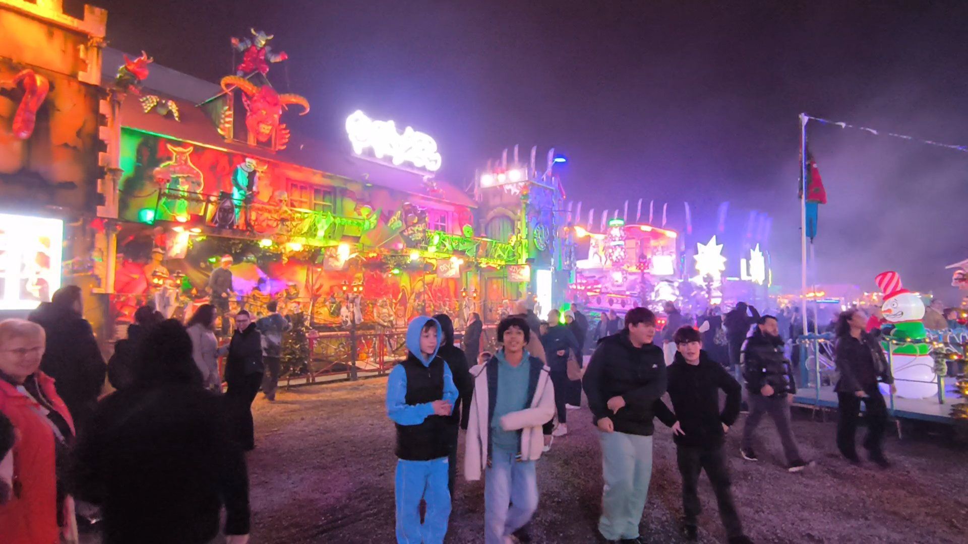 The first Spandau Winterland since November 14, 2025 in Berlin - Funfair with Christmas Flair