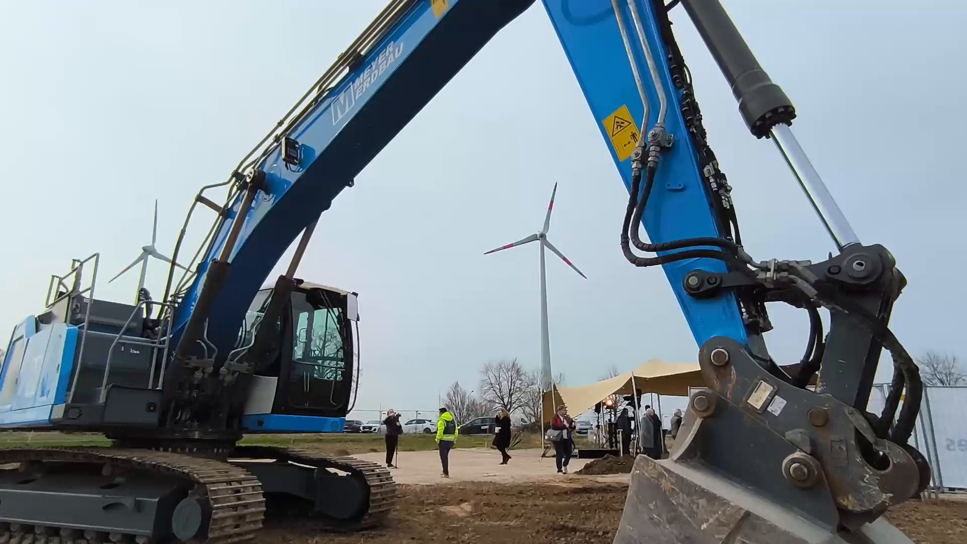 Video: Erste Spatenstiche für Rechenzentrums-Campus in Nauen, entstehen auf einer Fläche von 11. Hektar