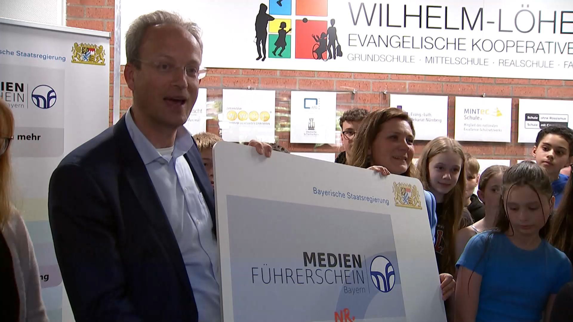 1,5-Millionste Urkunde verliehen: Medienführerschein in Bayern