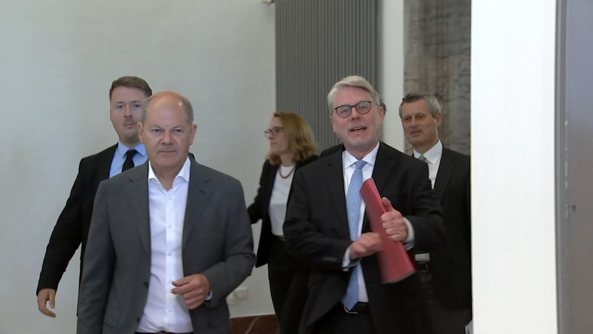 Mehr Tempo bei Asylverfahren: Olaf Scholz zu Besuch in Nürnberg