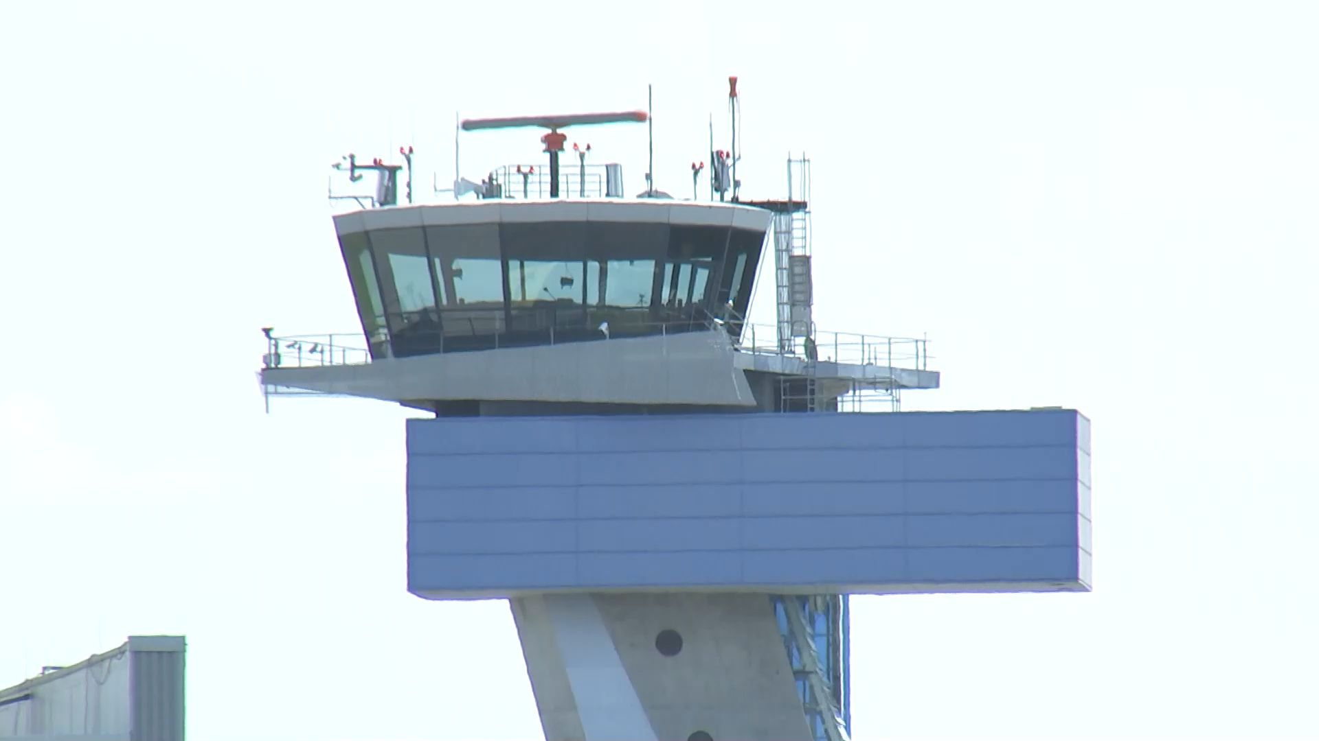 1,7 Kilometer length: Solar system installed at Nuremberg Airport